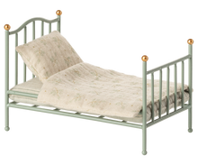 Load image into Gallery viewer, Vintage Bed Mint, Mouse
