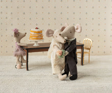 Load image into Gallery viewer, Wedding Mice in Box, Mum & Dad