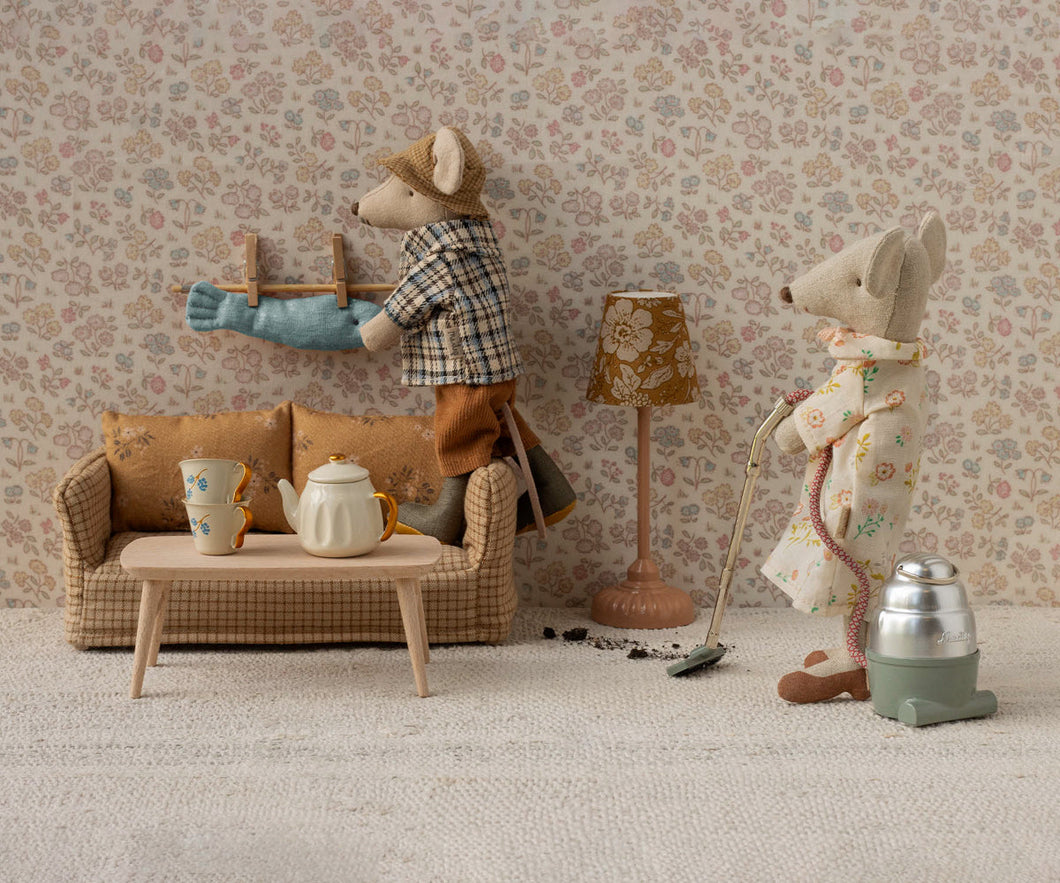 Couch, Mouse- Mable