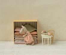 Load image into Gallery viewer, Vintage side table, Mouse - Off white
