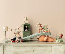 Load image into Gallery viewer, Green Abri a Tricycle
