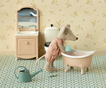 Load image into Gallery viewer, Maileg Bathtub, Mouse- Rose
