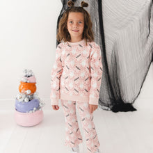 Load image into Gallery viewer, Bat and Ghost Trellis Halloween Flare Legging
