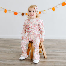 Load image into Gallery viewer, Berry Floral Lounge Sweet
