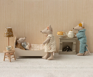 Off White Bed, Mouse